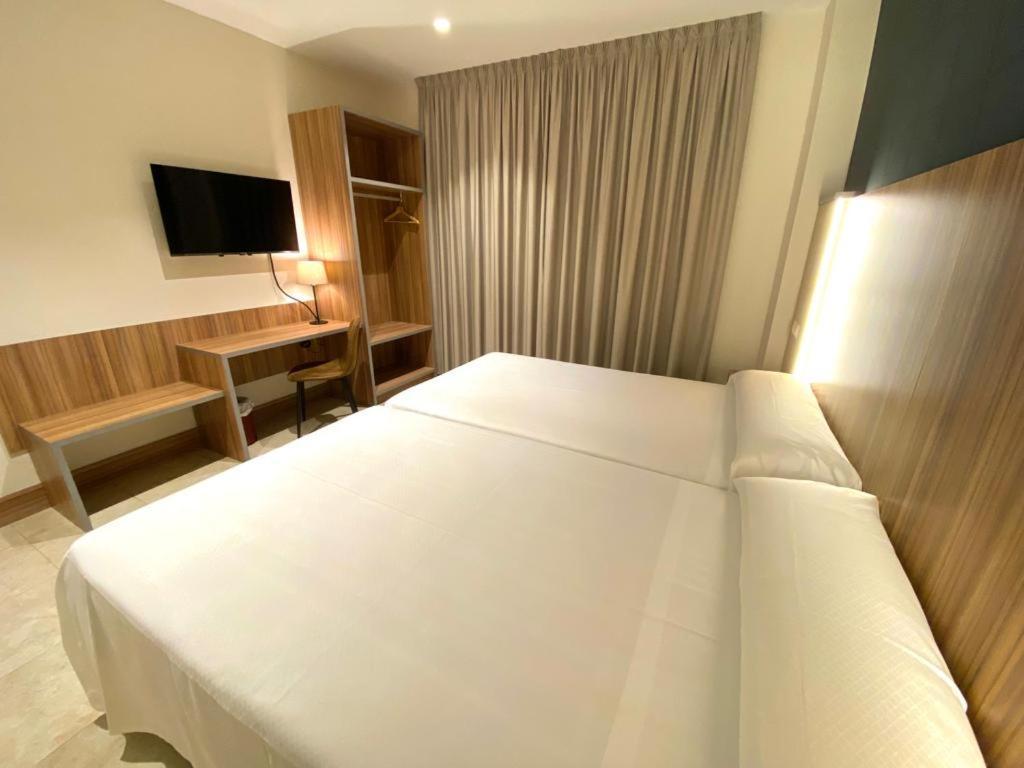 Hotel Camino Real Duenas Luaran gambar