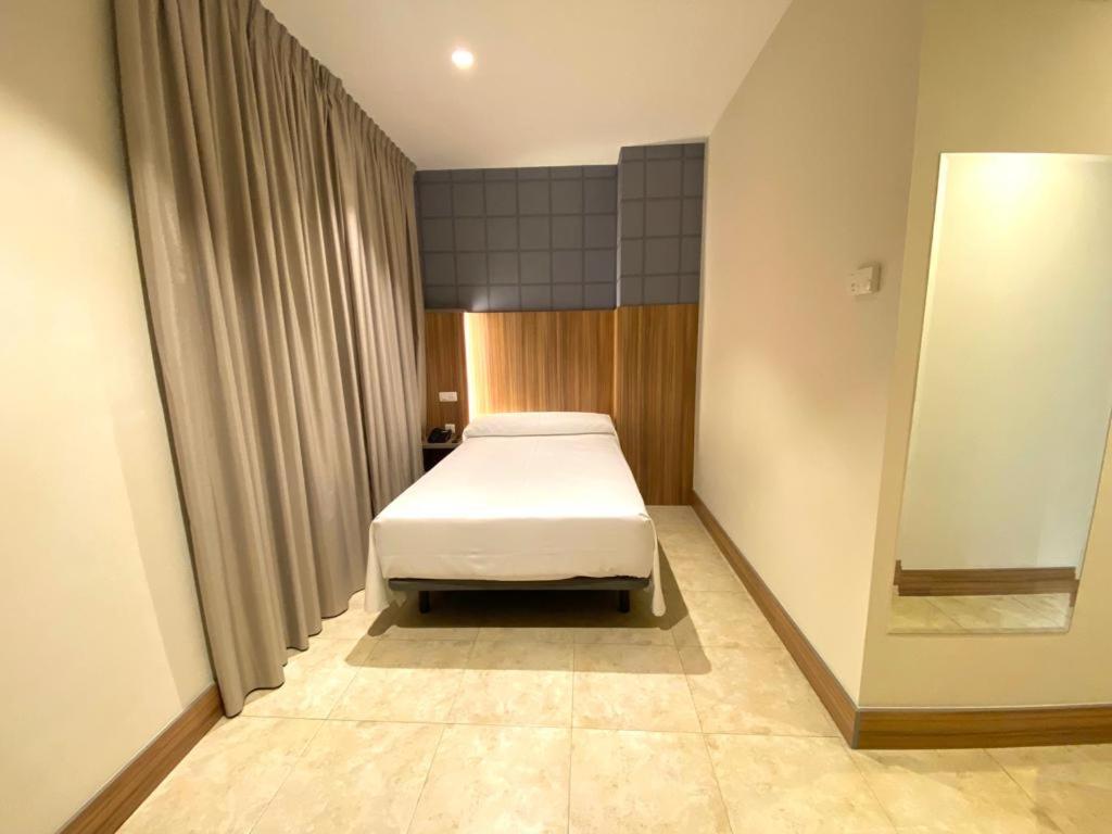 Hotel Camino Real Duenas Luaran gambar