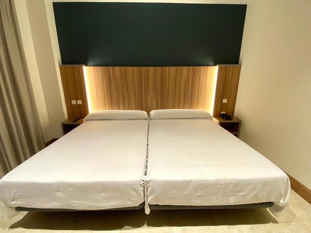 Hotel Camino Real Duenas Luaran gambar