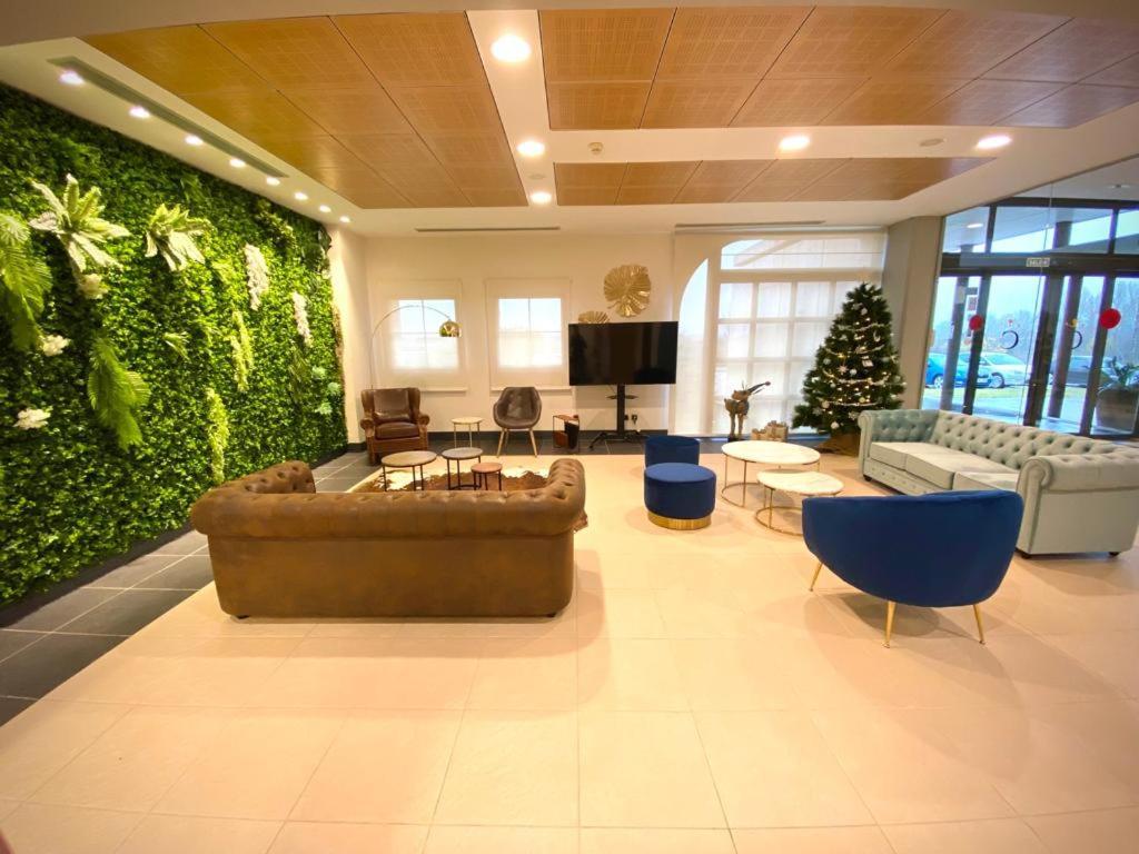 Hotel Camino Real Duenas Luaran gambar