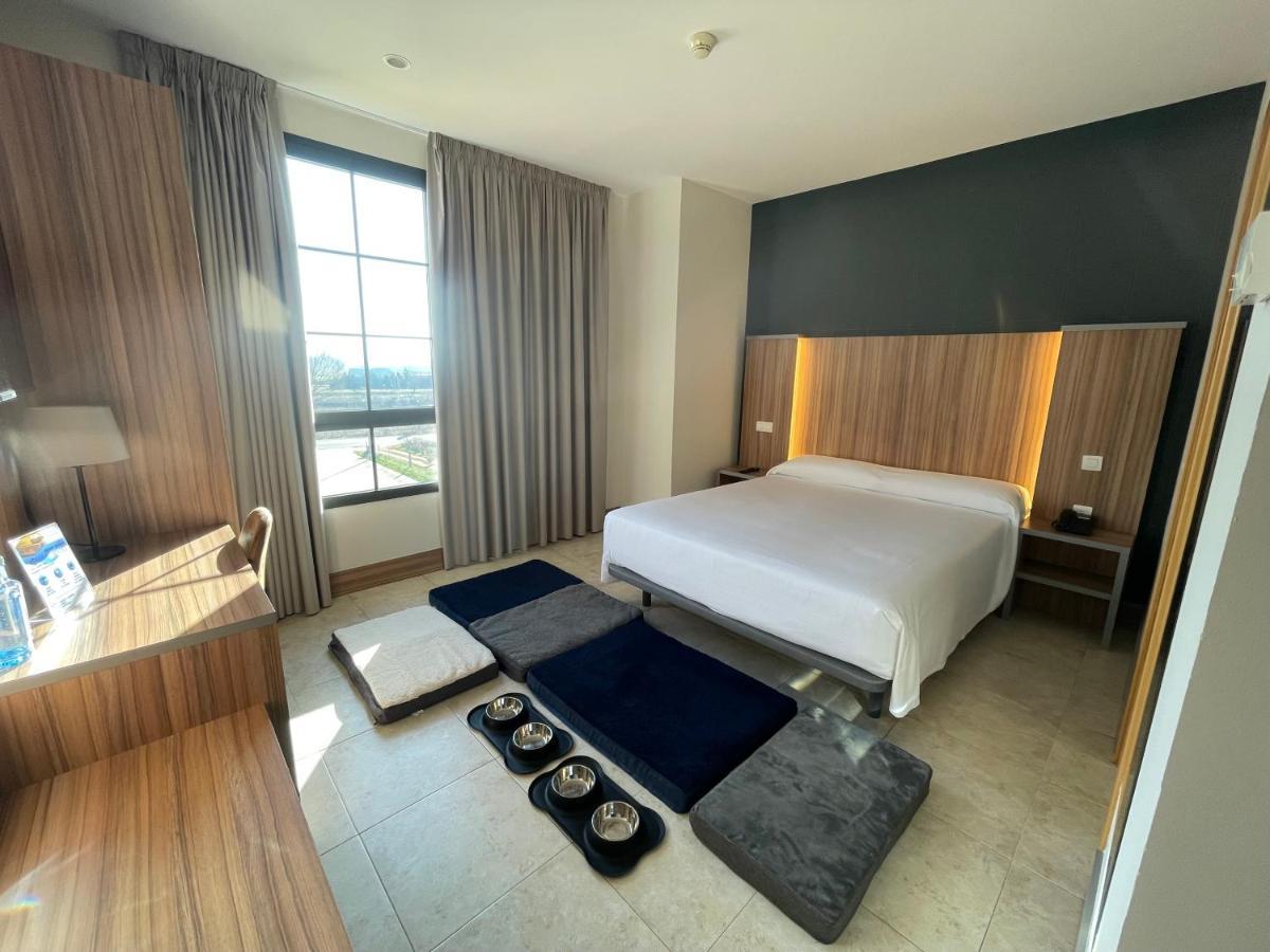 Hotel Camino Real Duenas Luaran gambar