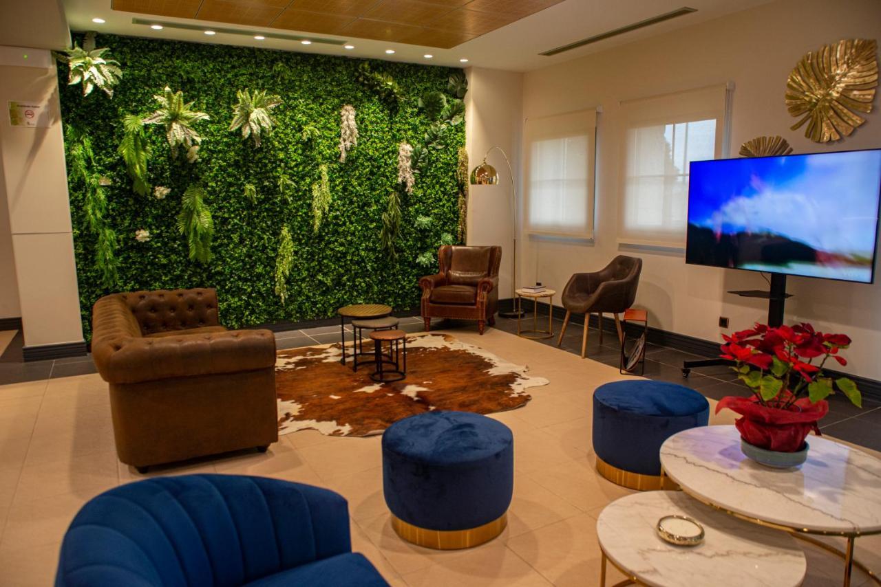 Hotel Camino Real Duenas Luaran gambar
