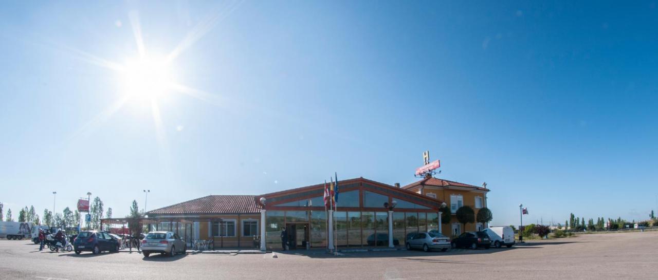 Hotel Camino Real Duenas Luaran gambar